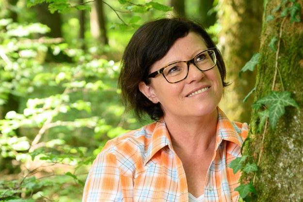 Agatha beim Waldbaden