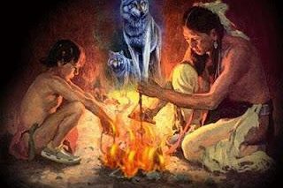 Indianer mit Enkel am Feuer