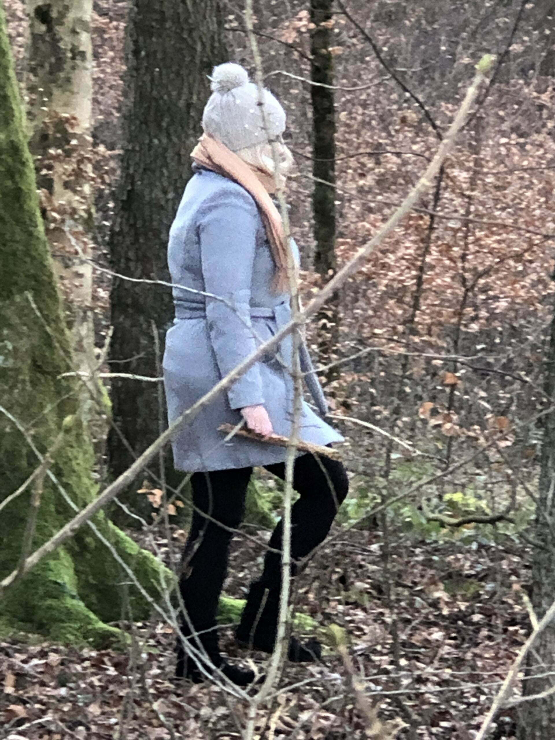 Frau im Wald
