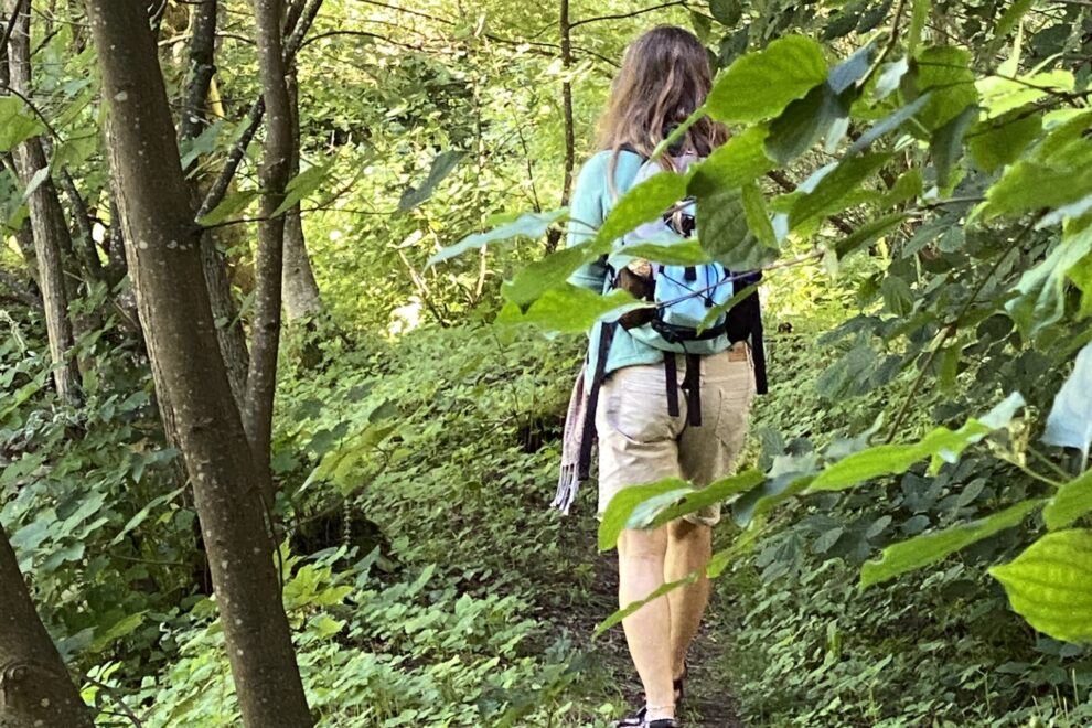Michelle beim Waldbaden