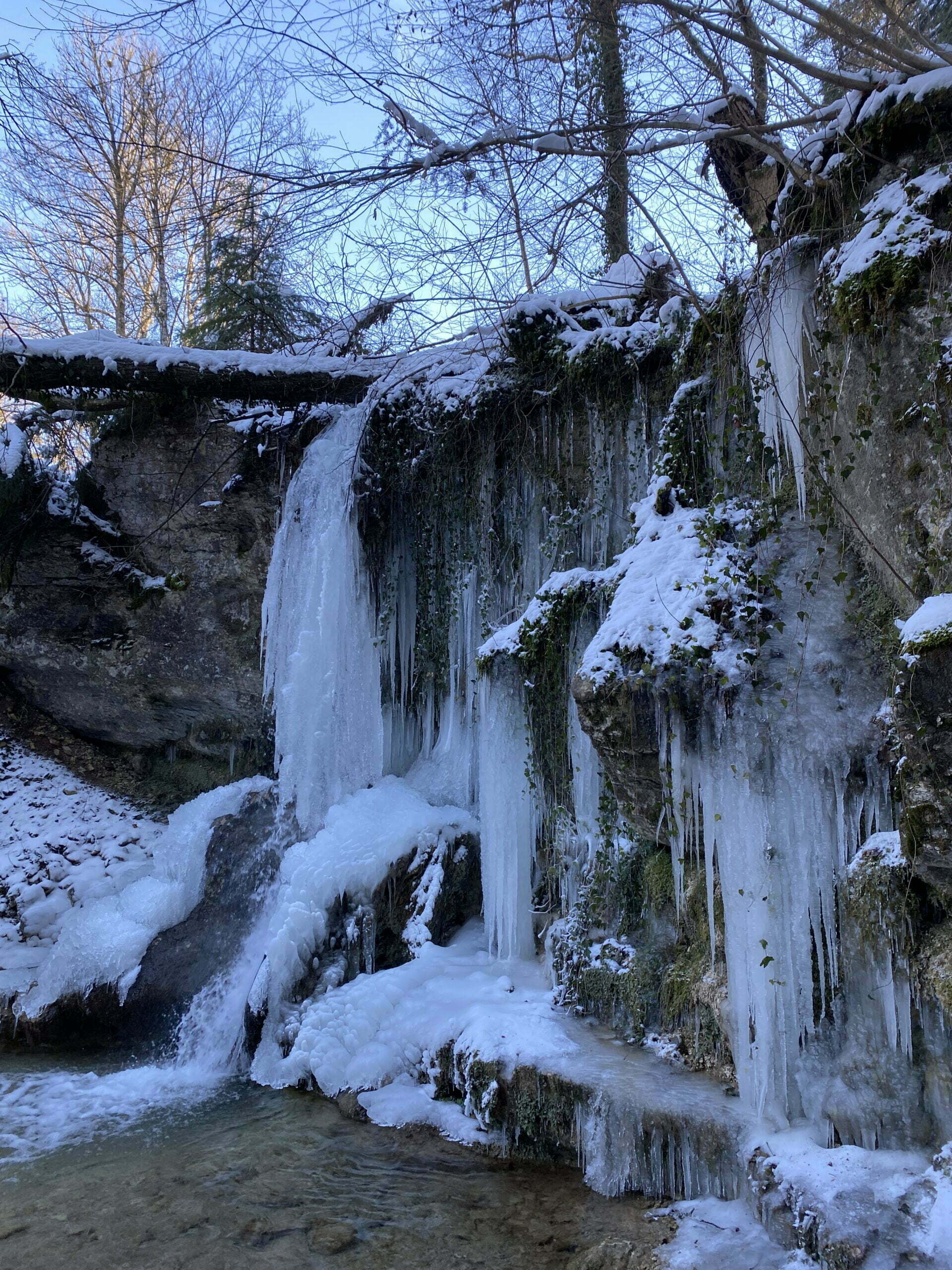 Linner Wasserfall mit Eis