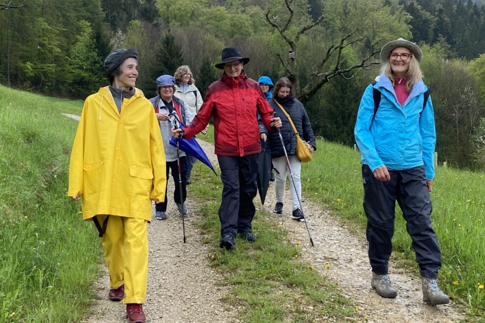 lachende freundliche Wellness Gruppe