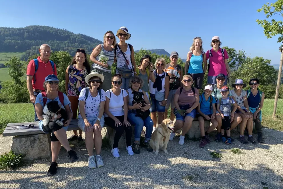 private Erlebniswanderung mit Graskörben knüpfen