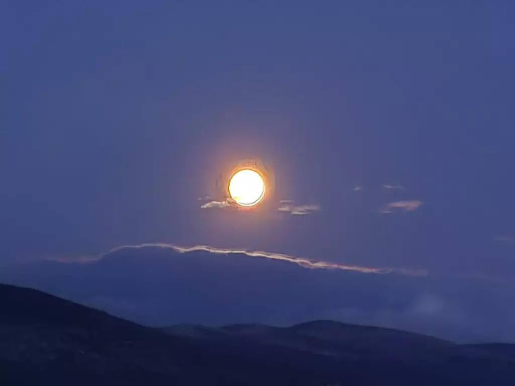Vollmond bei Naturmeditation