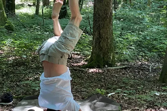 Waldbaden auf dem Kopf