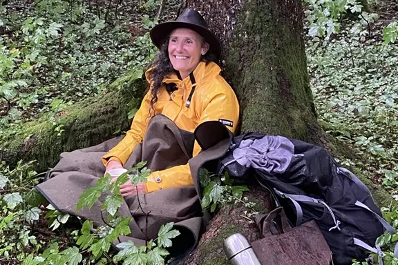 Paola entspannt und fröhlich